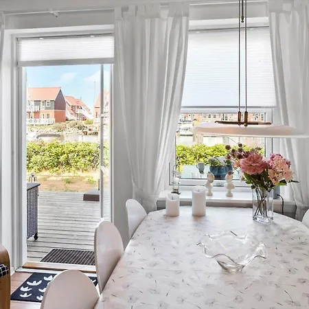 4105-borre-klintholm-havneby-5 * Borre