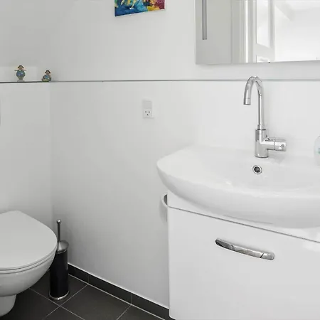 4105-borre-klintholm-havneby-5 *