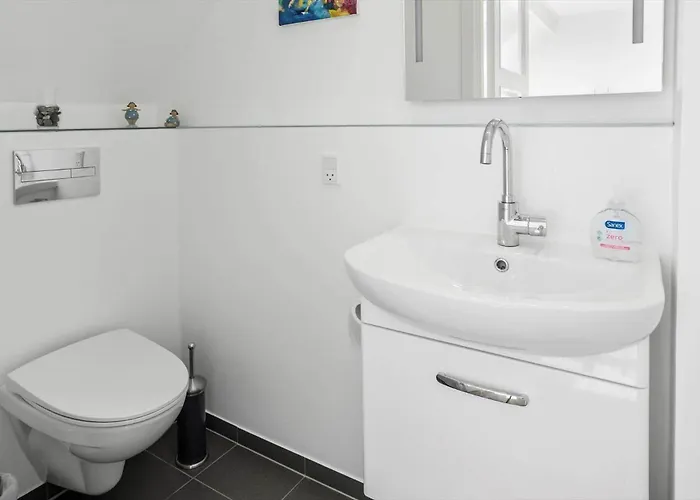 4105-borre-klintholm-havneby-5 *